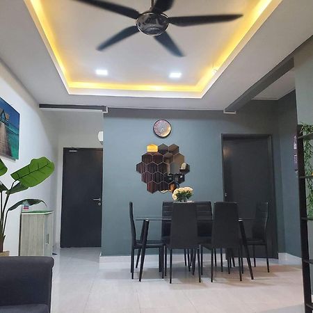Casa Inderaloka Pantai Batu Buruk Apartment Kuala Terengganu Ngoại thất bức ảnh