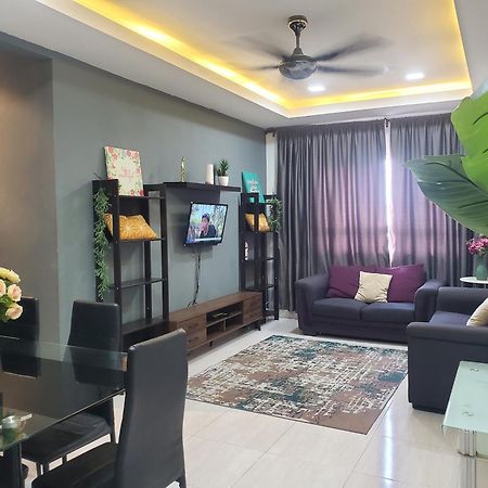 Casa Inderaloka Pantai Batu Buruk Apartment Kuala Terengganu Ngoại thất bức ảnh