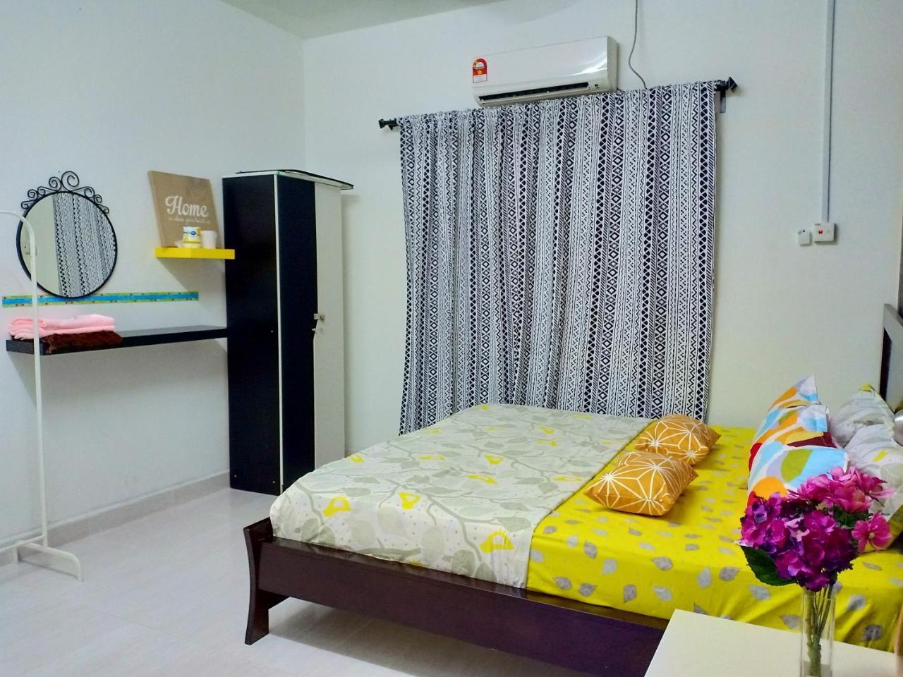 Casa Inderaloka Pantai Batu Buruk Apartment Kuala Terengganu Ngoại thất bức ảnh