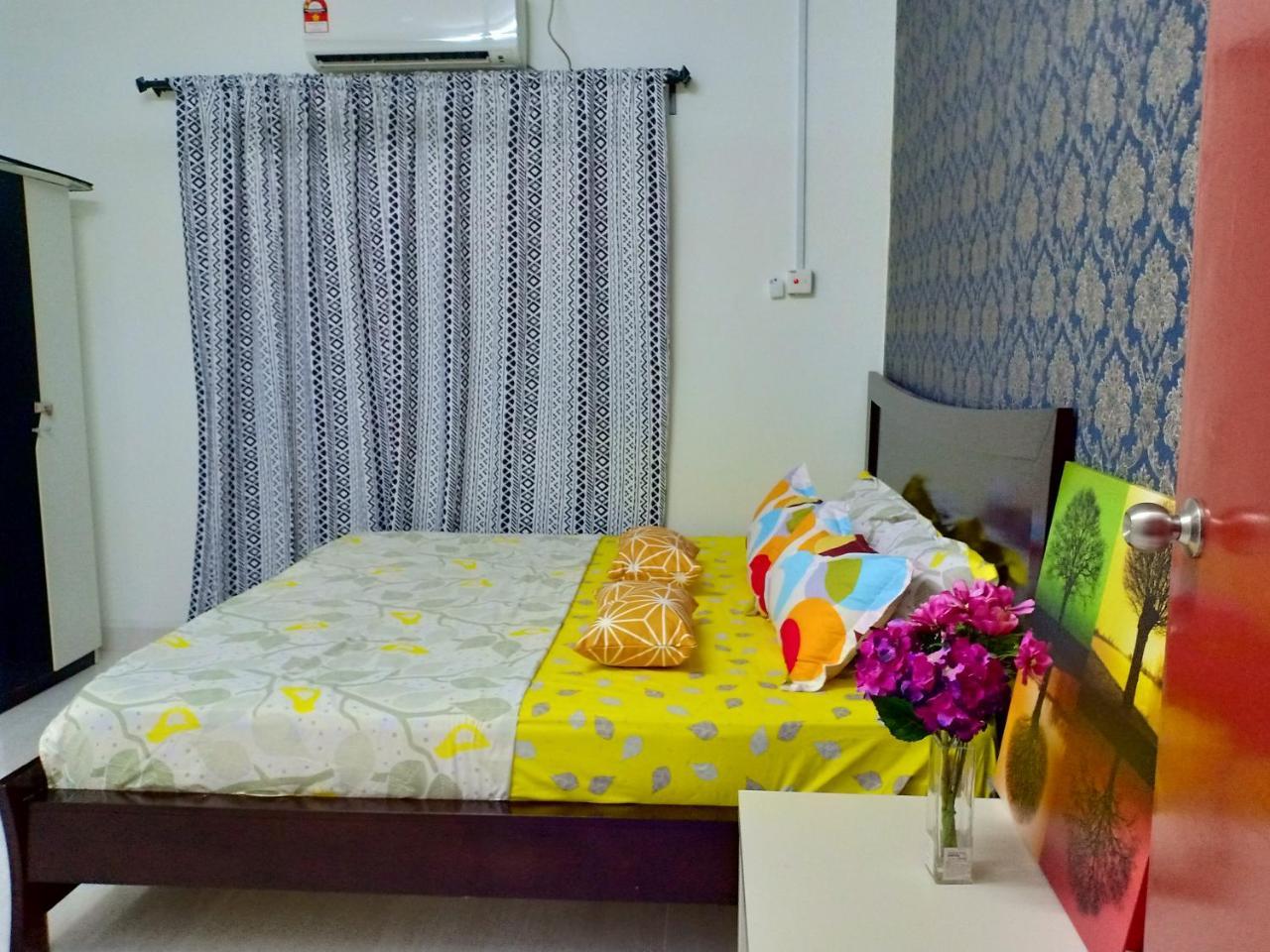 Casa Inderaloka Pantai Batu Buruk Apartment Kuala Terengganu Ngoại thất bức ảnh